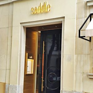 Restaurante Saddle Madrid, pueta de entrada
